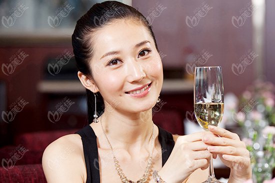 出現(xiàn)脫發(fā)的原因有哪些 ？
